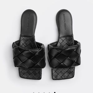 Bottega Veneta Lido Flat Sandal Black Size US 9 / 39.5 NWT Brand New with tags